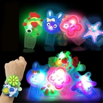1 Pc cor aleatória bonito lanterna LED relógio de pulso Pulseira Toy dos desenhos animados do Dia das Bruxas caçoa o presente de Natal