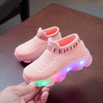 Boy Girl Non-slip resistente ao desgaste deslizamento malha respirável LED Light On Shoes