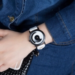 Casal Conceito minimalista estilo cool espiral giratória Novel elegante relógio de pulso