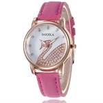 Estrela Estrelado diamante Swan Dial Magnetic Buckle Assista Mulher Quartz Relógio com pulseira de couro