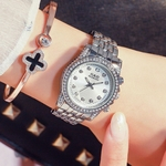 Mulheres Moda Rodada Dial Diamante de quartzo com Alloy Banda