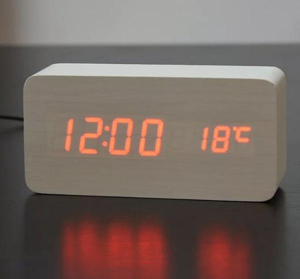 Relógio de Mesa Estilo Madeira Retrô com Alarme e Temperatura - Importado