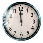 Relógio de Parede com Borda Metalizada e Detalhes Pretos 29,5cm Fwb Prata