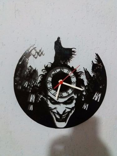 Relógio de Parede Coringa Joker e Batman em Mdf