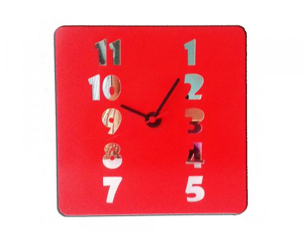 Relógio de Parede em Madeira Mdf Laminado Vermelho com Números Espelhados - Decoramix