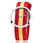 Relógio de quartzo das mulheres Moda venda quente pulseira de nylon impermeável oco relógio de senhoras Simples e versátil relógio de duas mãos
