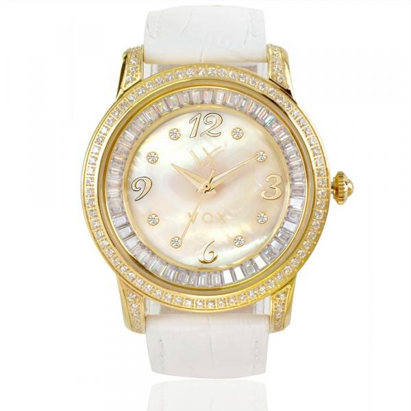 Relogio Feminino VOX Caixa em Metal Dourado Pulseira em Couro Fundo Madreperola com Detalhes em Dourado Zirconia Baguete Redonda e Cristais.