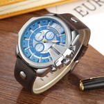 Relógio Masculino Curren 8176 Bracelete Couro Marrom Fundo Azul