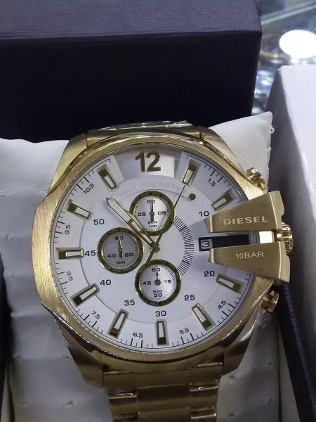 Relógio Masculino Diesel Dz4371 DOURADO COM FUNDO BRANCO