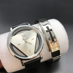 Relógio Masculino QUARTZ Triangulo + Pulseira de silicone Mod. CRUZ