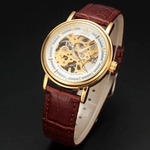 Relógio Sewor,a Corda,feminino,fundo branco, pulseira Couro marrom, modelo speedmastei 0057