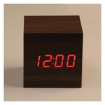 Ficha técnica e caractérísticas do produto Chegada Nova Desktop Clock 2 x AAA / USB Alimentado Mini portátil Relógio de madeira despertador Red Digital LED desktop despertador
