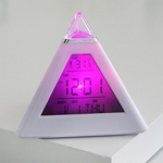 Ficha técnica e caractérísticas do produto Consideravelmente muda de cor Pyramid LED despertador com Snooze Função Temperatura Calendário Decoração do presente Redbey