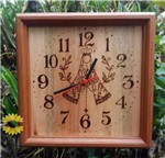 Relógio de Madeira de Parede Feito a Mão com a Imagem de Nossa Senhora Aparecida - Artesanal