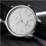 Ficha técnica e caractérísticas do produto Relógio Masculino Luxo Yazole Design Premiado 512 Prata Branco Pulseira Couro